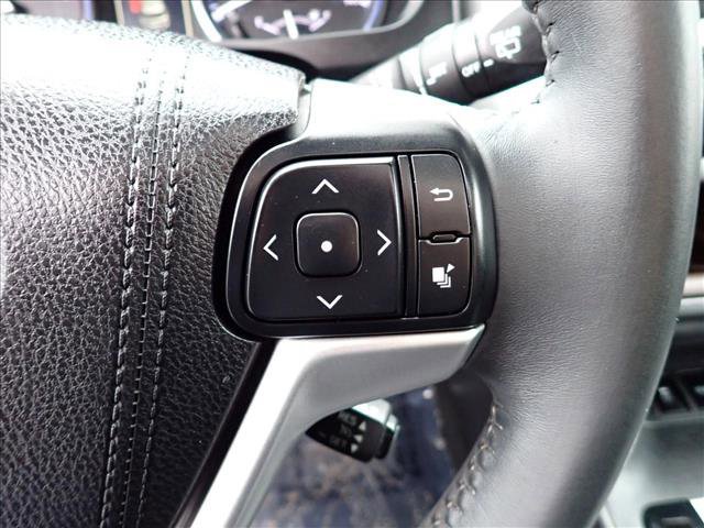 Used 2016 Toyota Highlander XLE image 18