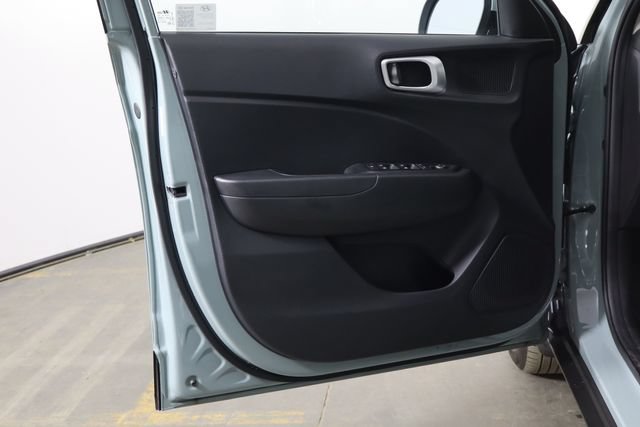 Used 2025 Hyundai Venue SE FWD image 20