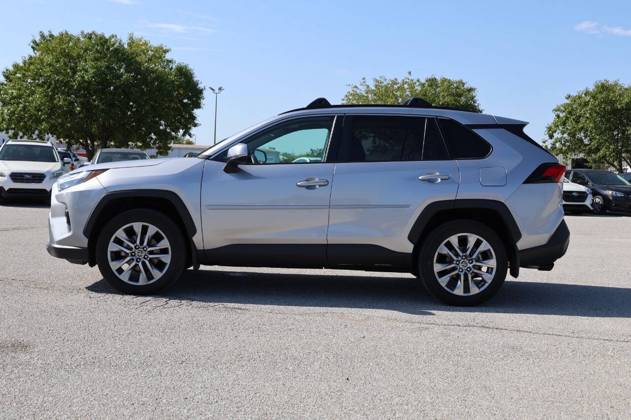 Used 2022 Toyota RAV4 XLE Premium AWD/4WD image 8