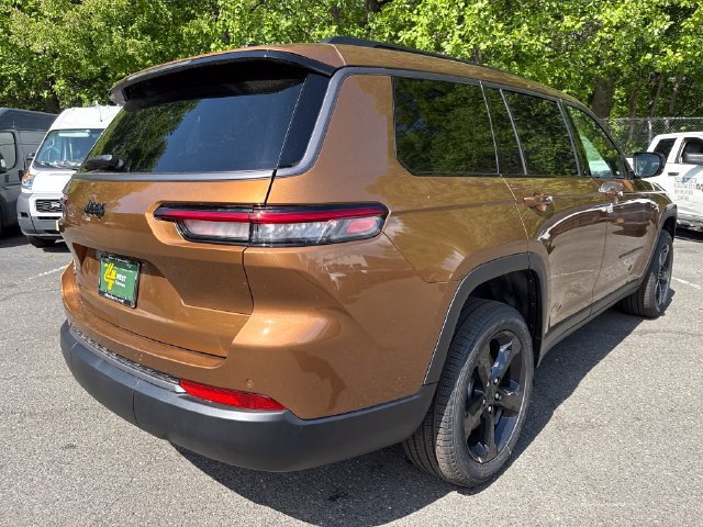 New 2026 Jeep Grand Cherokee L Limited w/ Limited Altitude Package AWD/4WD image 9