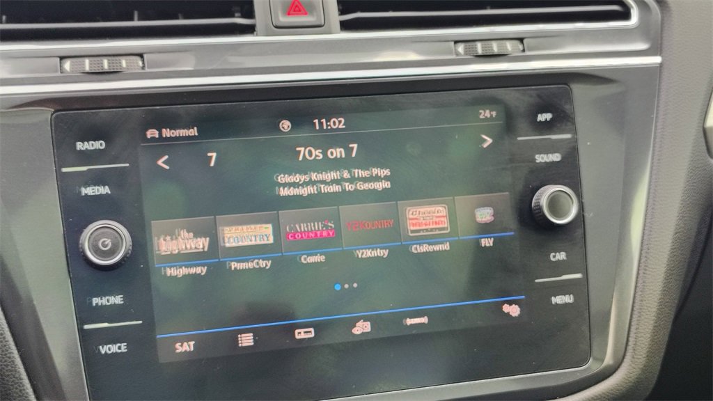 Used 2020 Volkswagen Tiguan SE w/ Panoramic Sunroof Package image 20