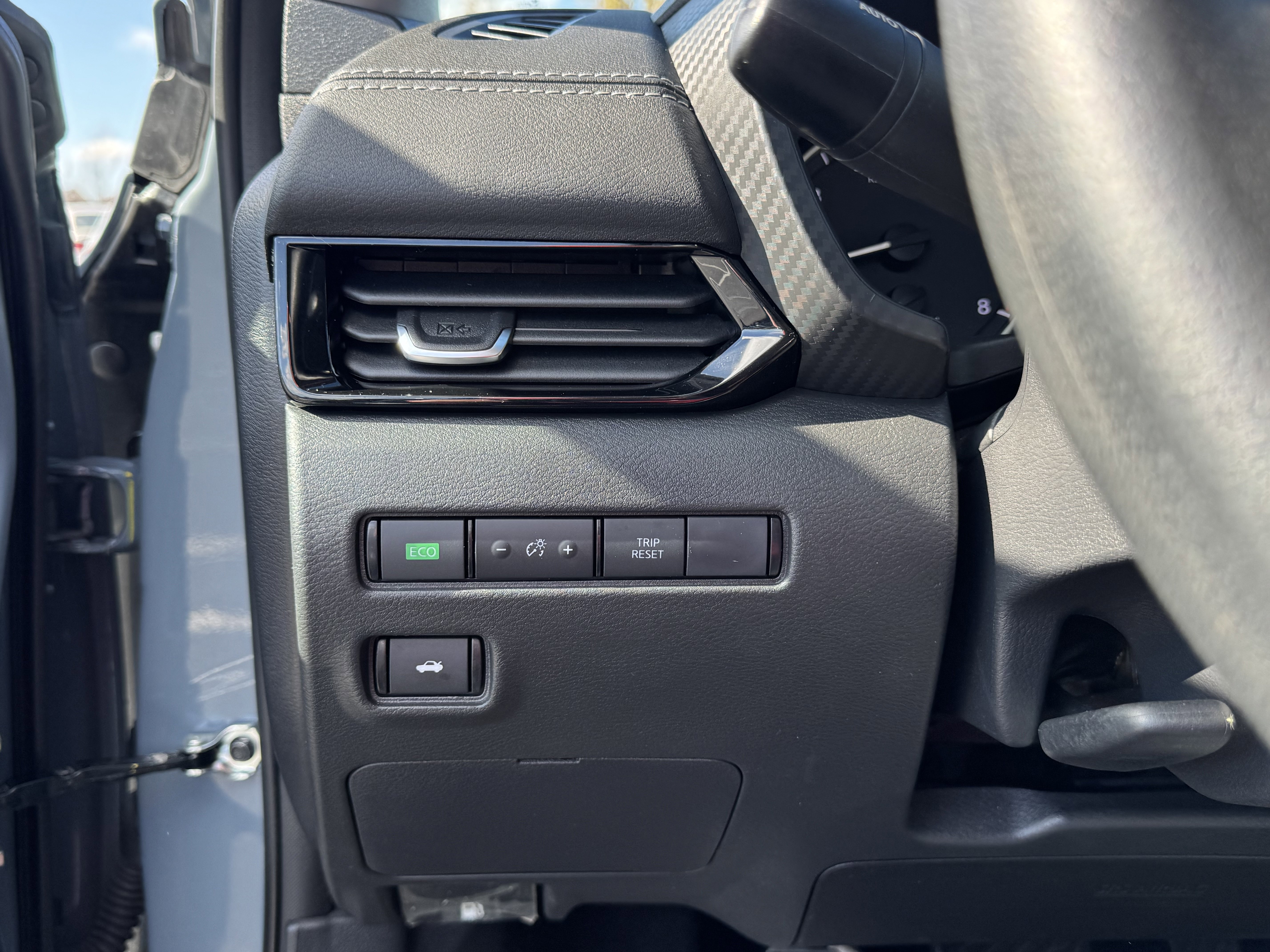 Used 2025 Nissan Sentra SV image 17