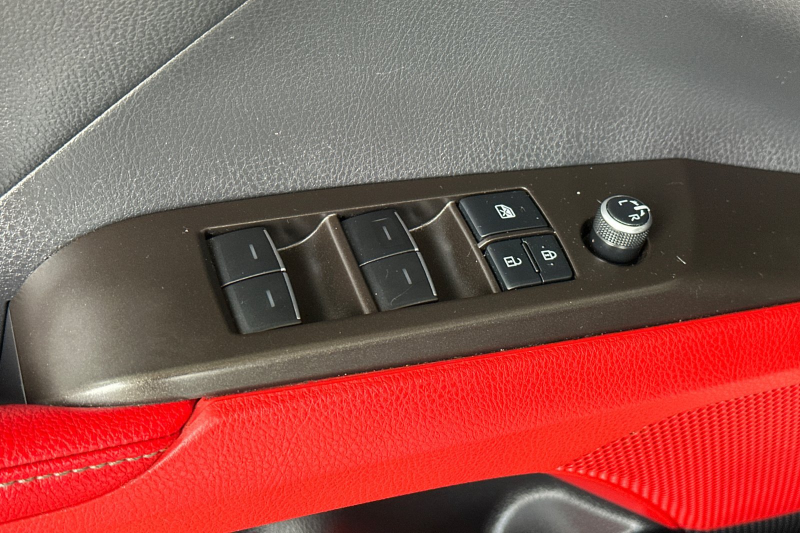 Used 2021 Toyota Camry XSE w/ Carpet Mat Package (TMS) FWD image 12