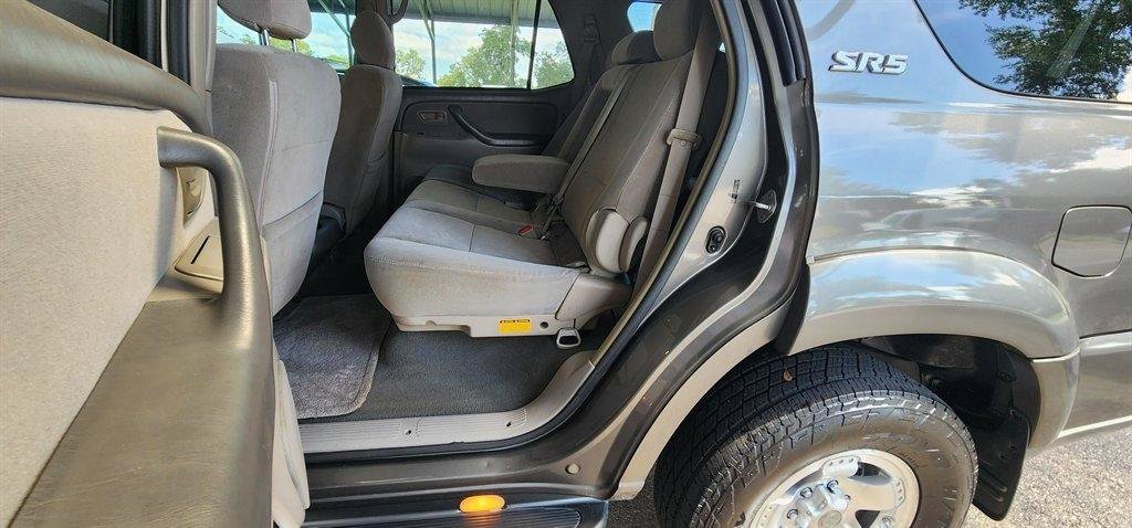 Used 2006 Toyota Sequoia SR5 RWD image 24