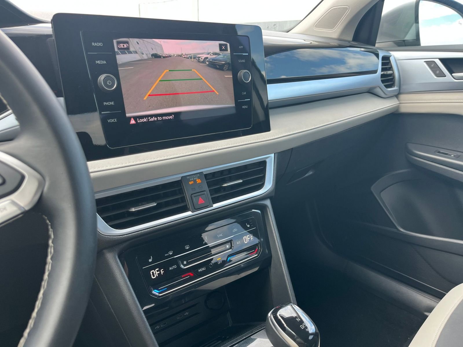 Used 2025 Volkswagen Taos SE FWD image 20