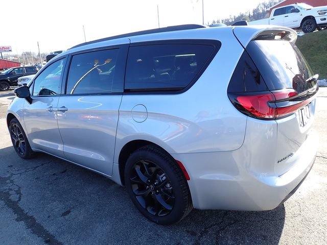 New 2026 Chrysler Pacifica Select w/ S Appearance Package AWD/4WD image 3