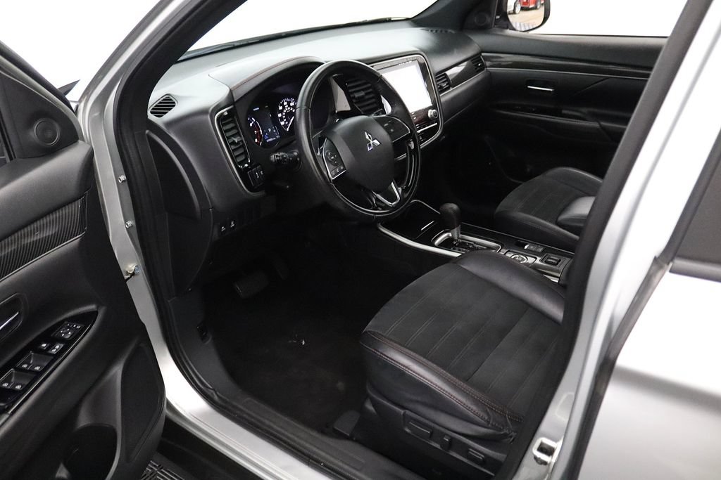 Used 2020 Mitsubishi Outlander LE AWD/4WD image 14