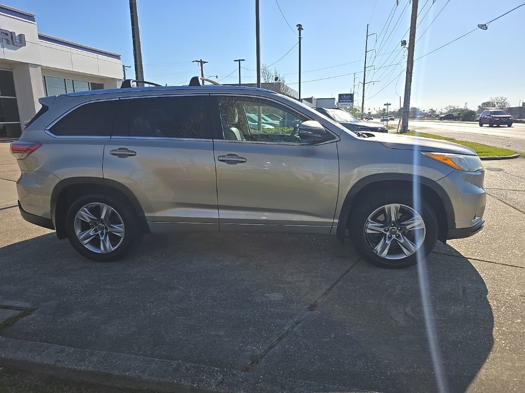 Used 2016 Toyota Highlander Limited image 3