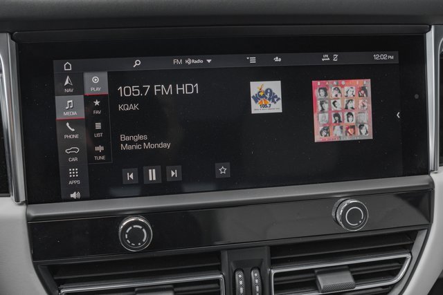 Used 2023 Porsche Macan w/ Premium Package Plus image 18