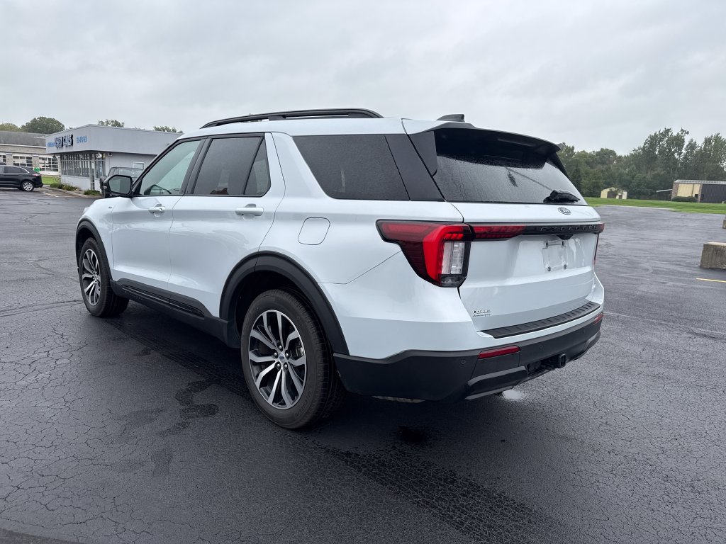 Used 2026 Ford Explorer ST-Line AWD/4WD image 2