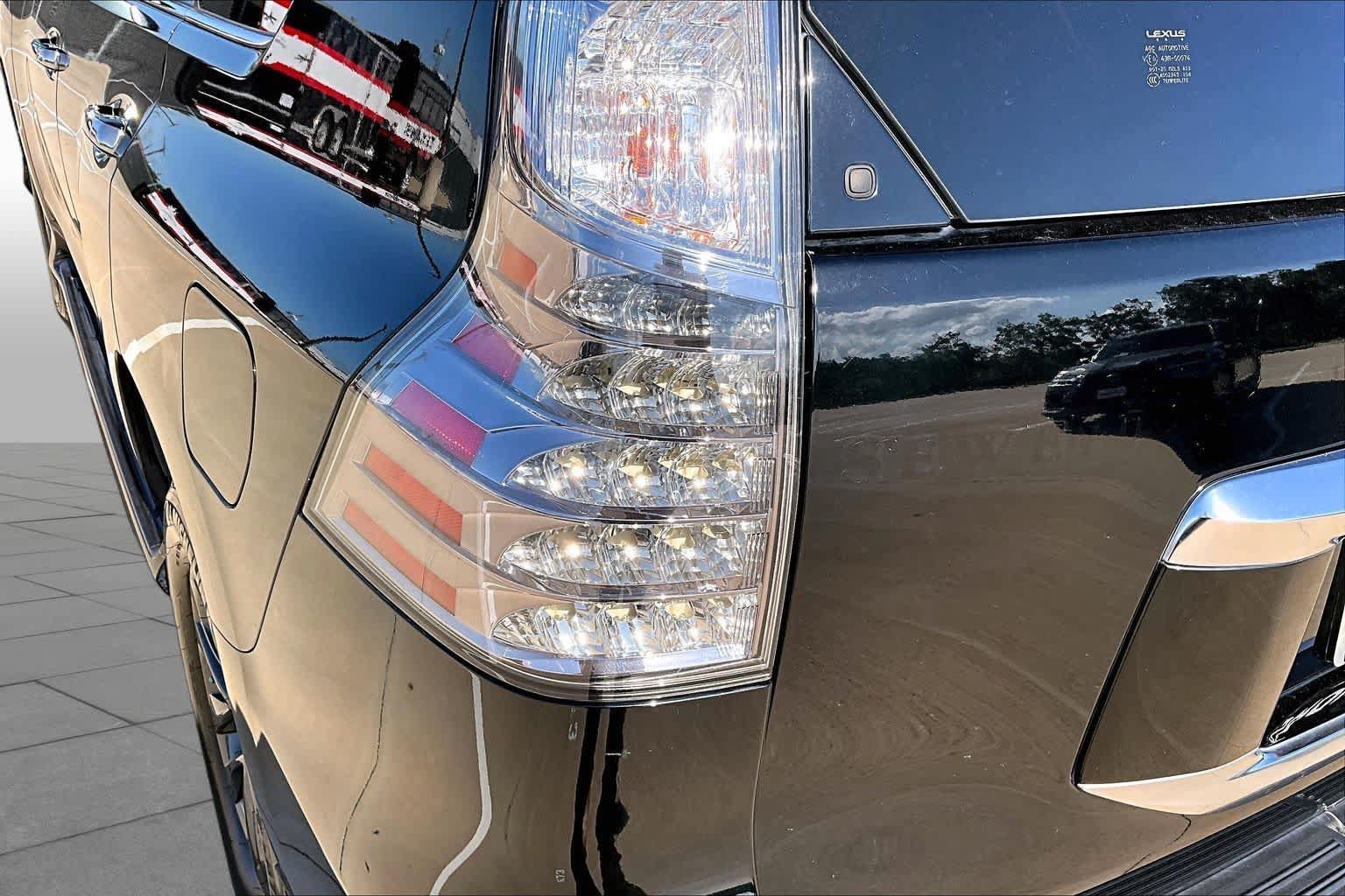 Used 2020 Lexus GX 460 Premium w/ Premium Package AWD/4WD image 29