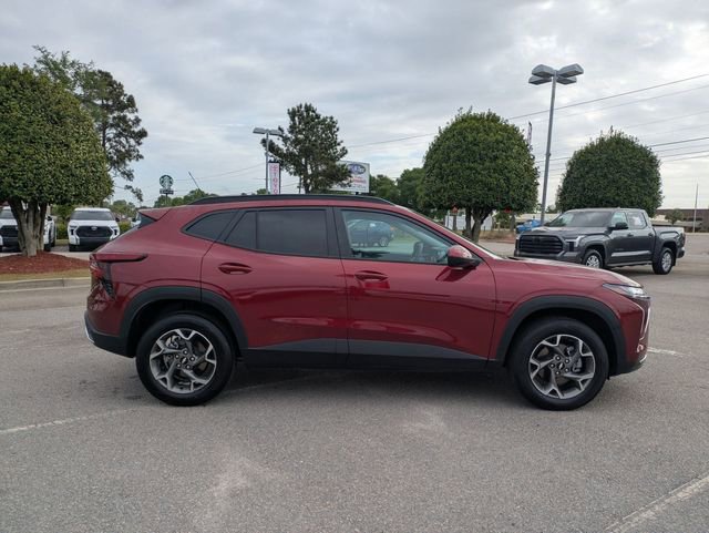 Used 2025 Chevrolet Trax LT image 2