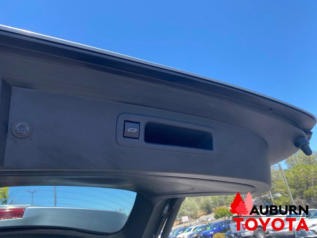 Used 2022 Toyota Highlander LE AWD/4WD image 13