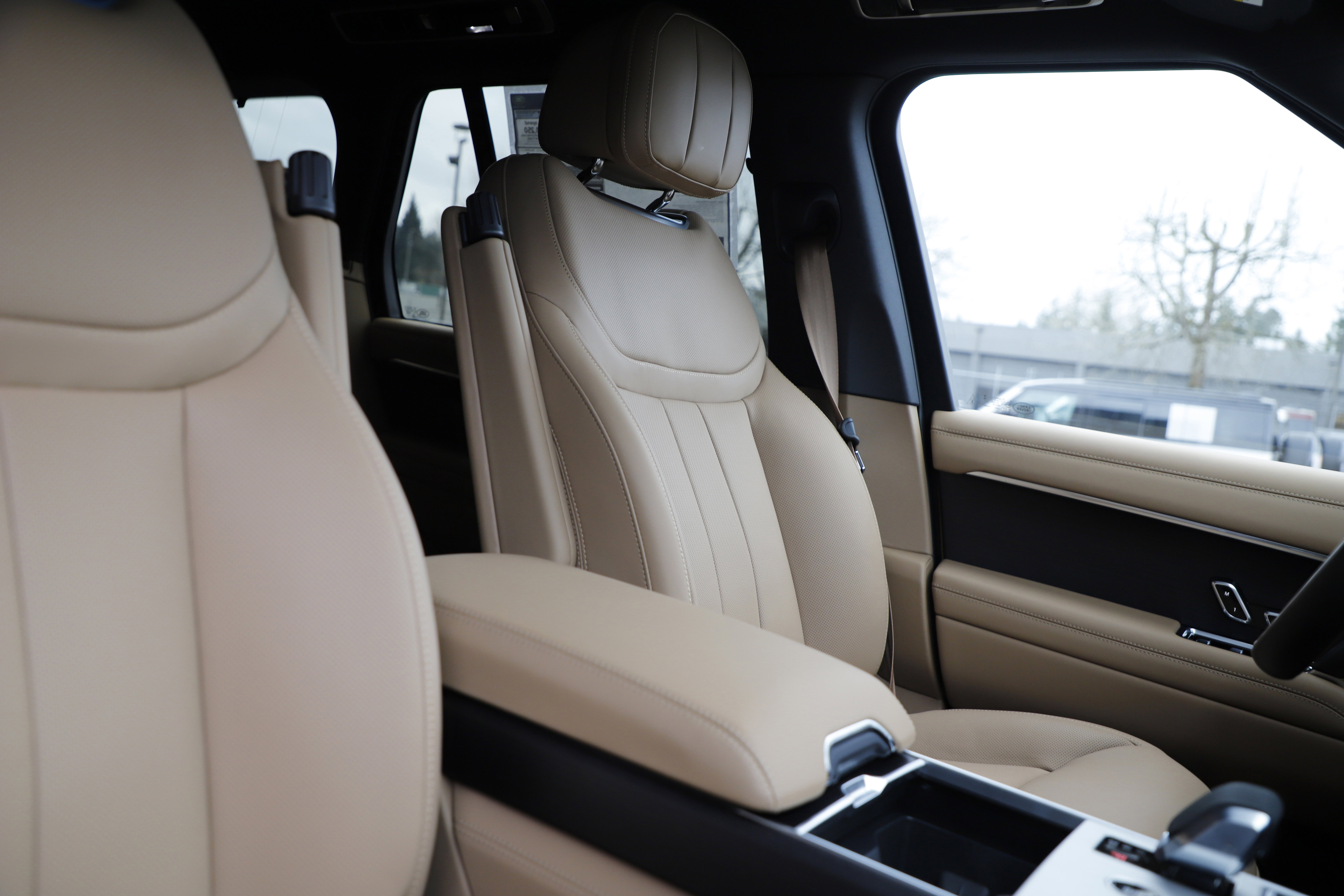 New 2026 Land Rover Range Rover SE image 10