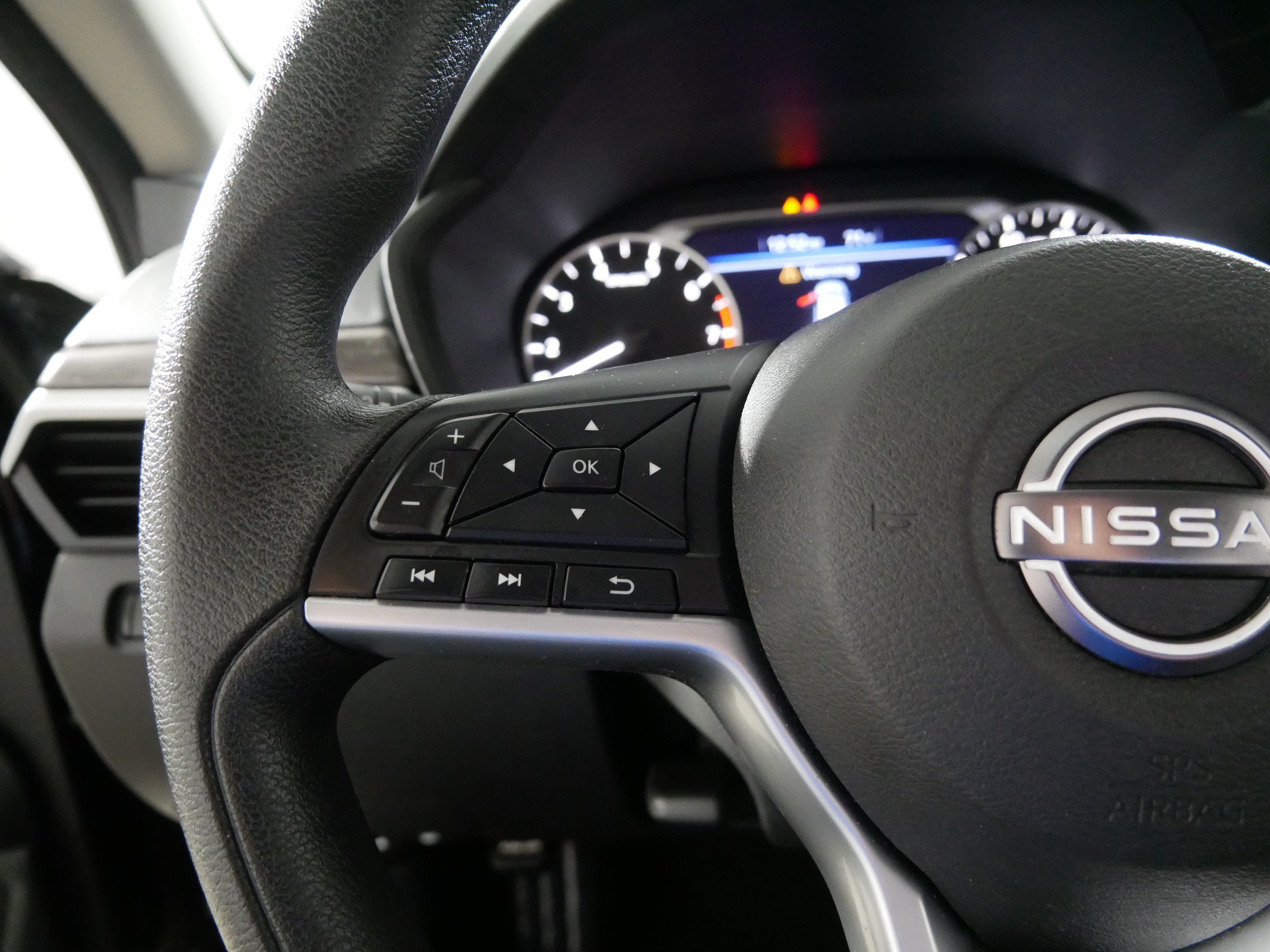 Used 2025 Nissan Altima 2.5 SV FWD image 27