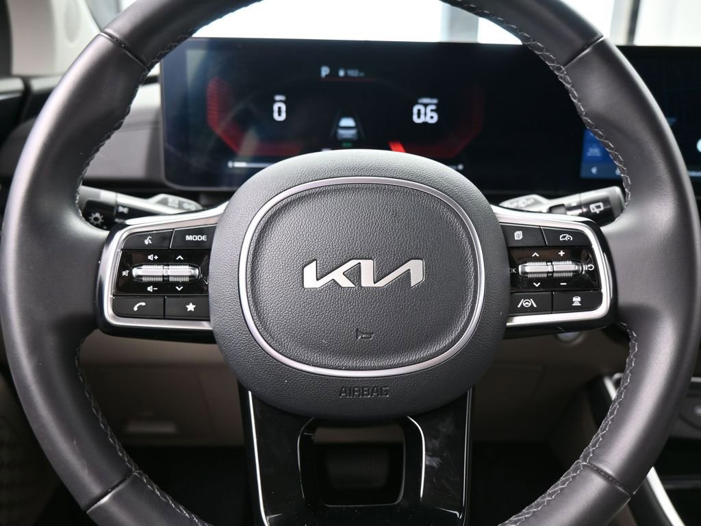 Used 2025 Kia Carnival image 30