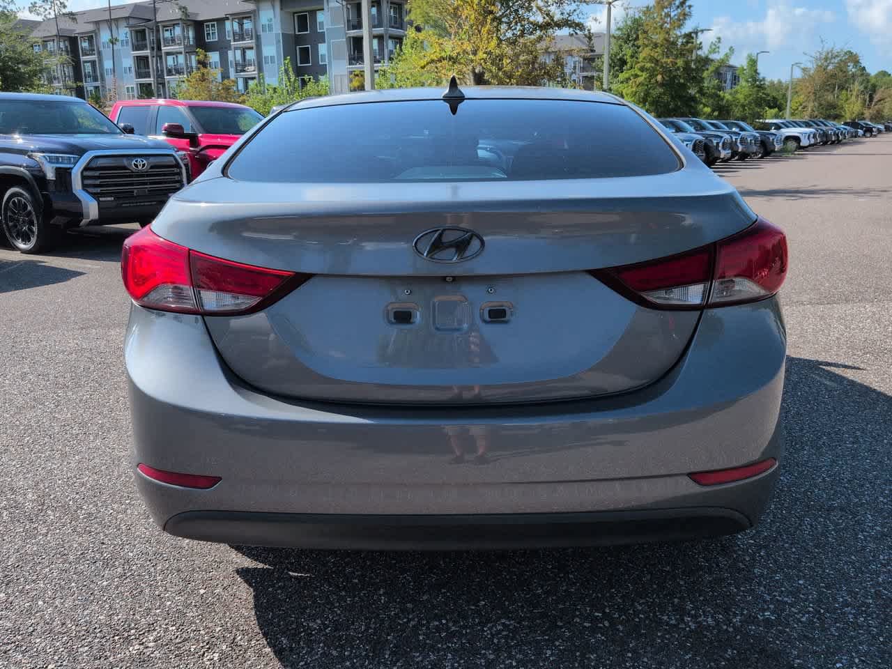 Used 2014 Hyundai Elantra SE w/ Option Group 02 FWD image 5