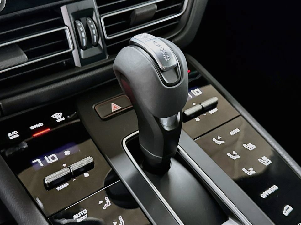 New 2026 Porsche Macan AWD/4WD image 19
