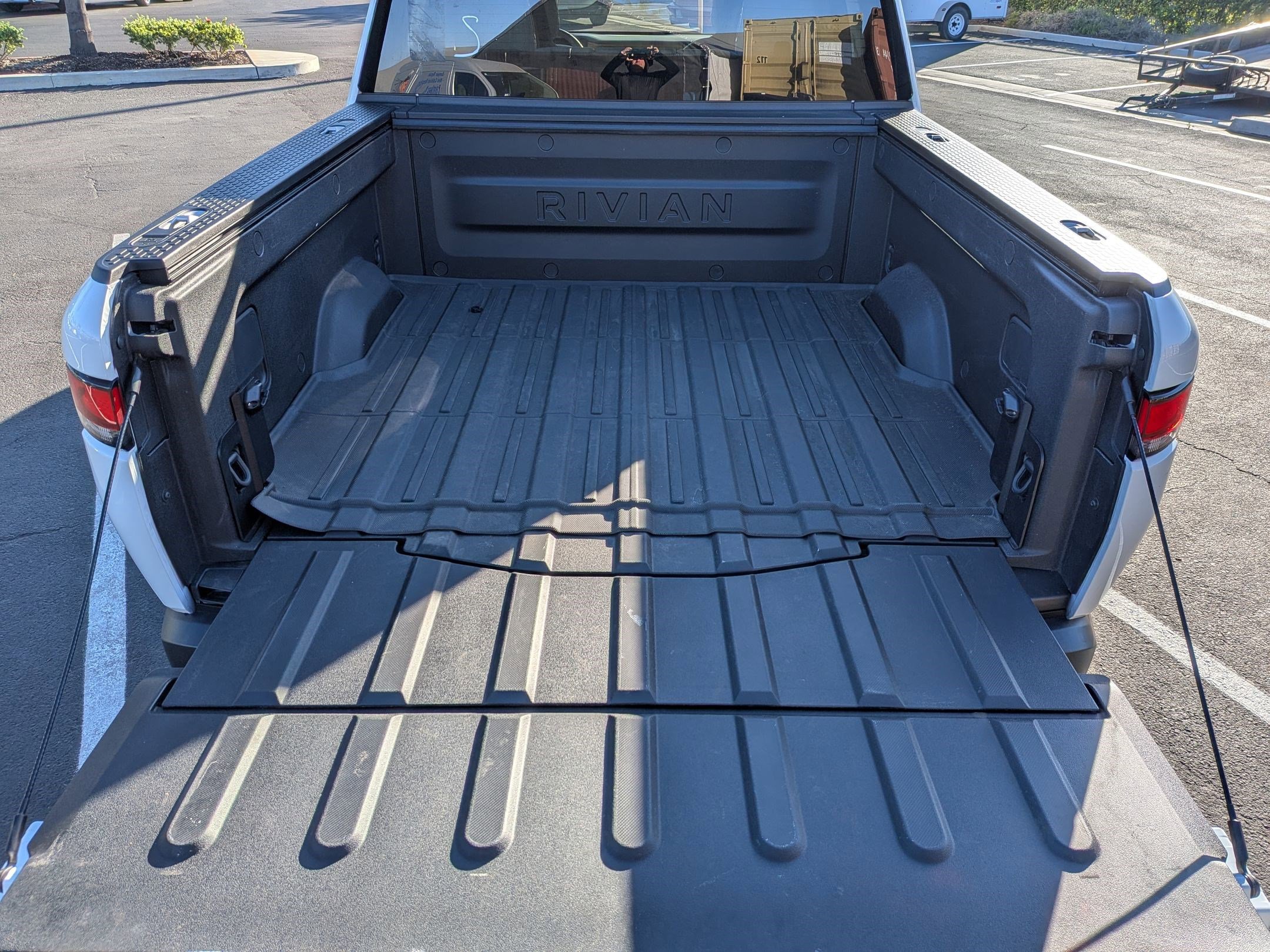 Used 2026 Rivian R1T Premium image 31