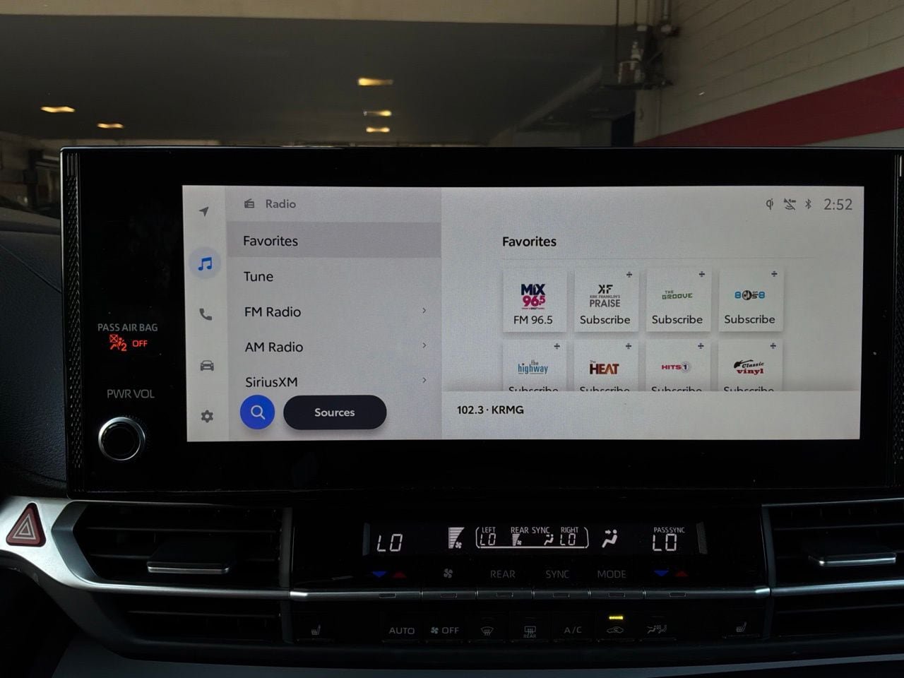Used 2026 Toyota Sienna XLE FWD image 38