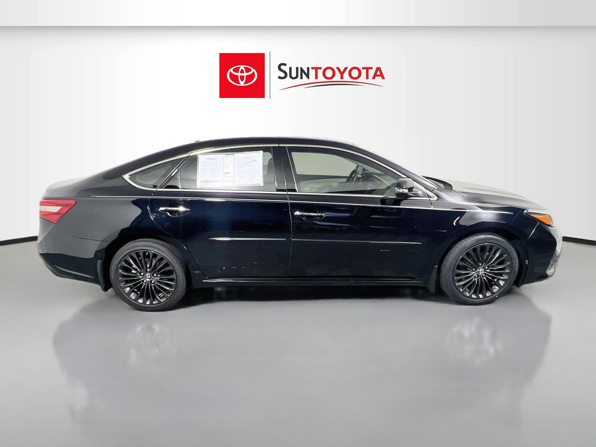 Used 2016 Toyota Avalon Touring FWD image 2