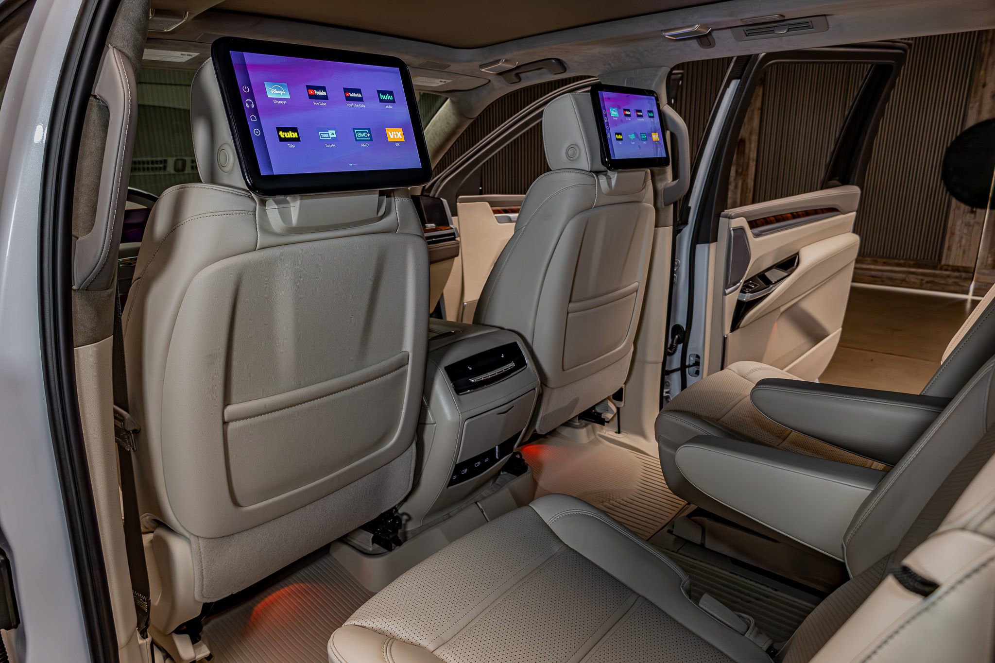 Used 2026 Cadillac Escalade ESV Platinum Sport w/ LPO, Floor Liner Package image 22