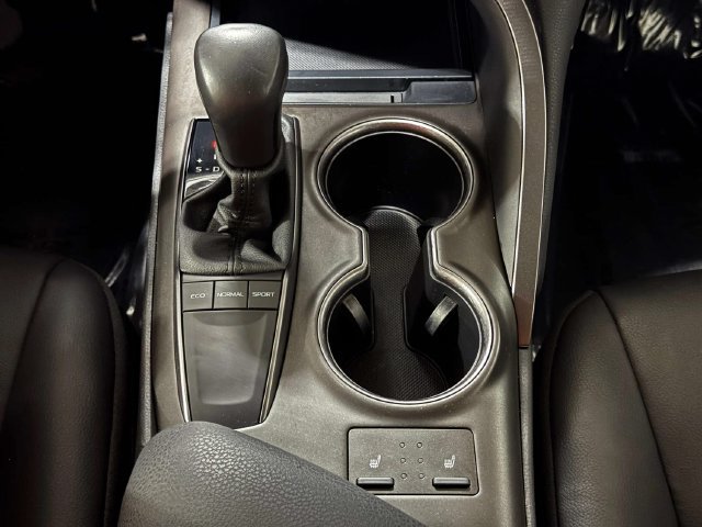 Used 2022 Toyota Camry SE w/ Cold Weather Package FWD image 17