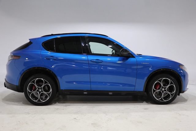 Used 2024 Alfa Romeo Stelvio Veloce AWD/4WD image 8