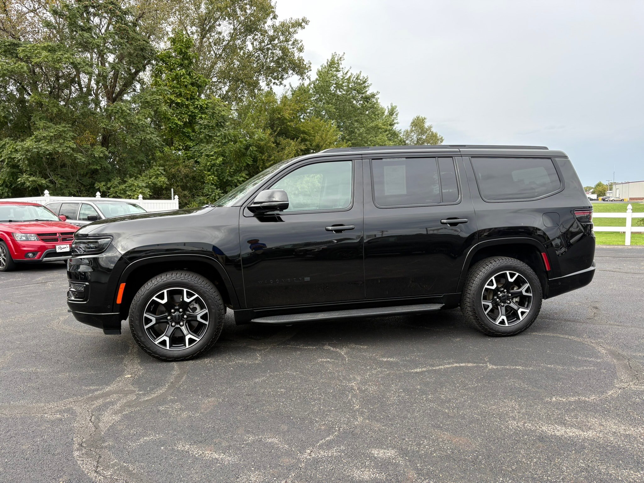 Used 2025 Jeep Wagoneer Series II AWD/4WD image 6