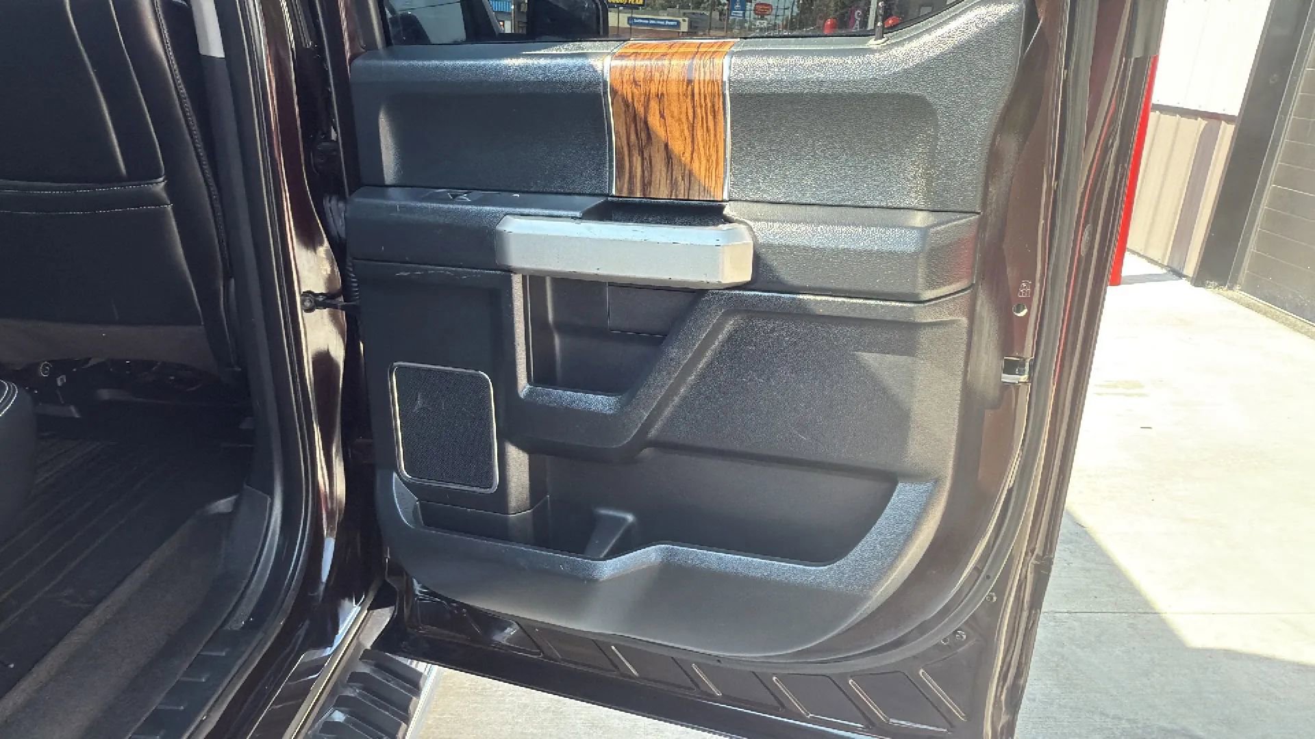 Used 2019 Ford F150 Lariat w/ Equipment Group 502A Luxury image 24