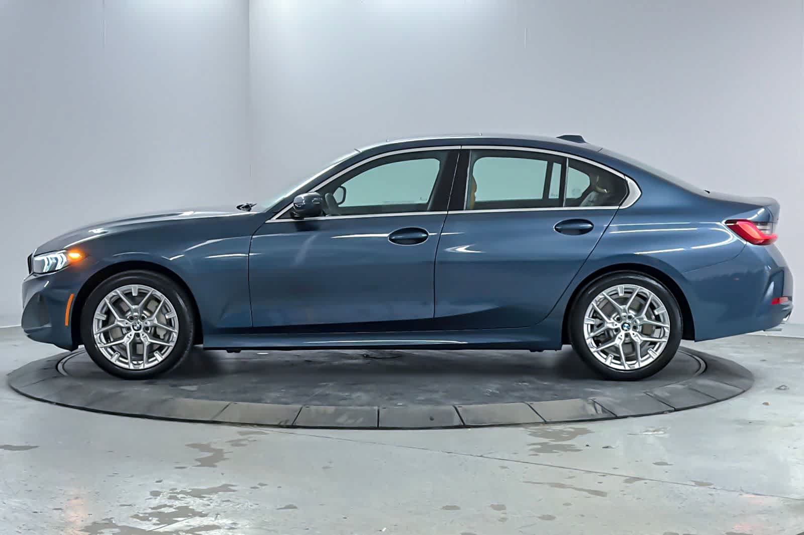 Used 2026 BMW 330i xDrive Sedan w/ Premium Package AWD/4WD image 5