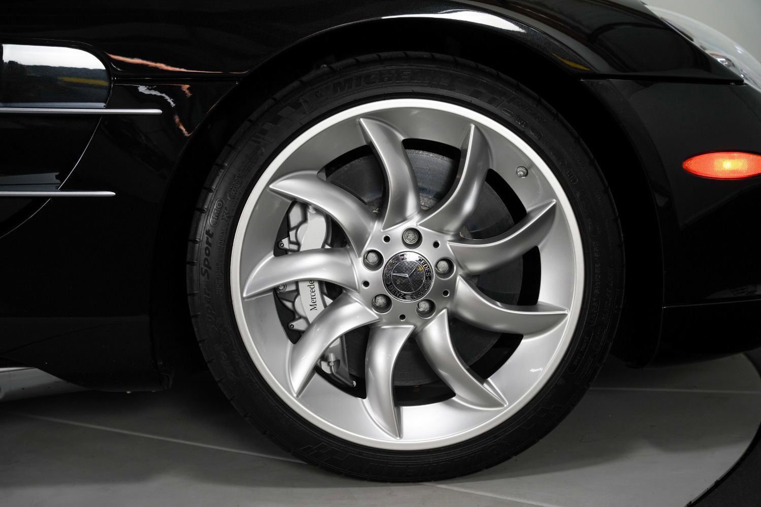 Used 2006 Mercedes-Benz SLR image 24