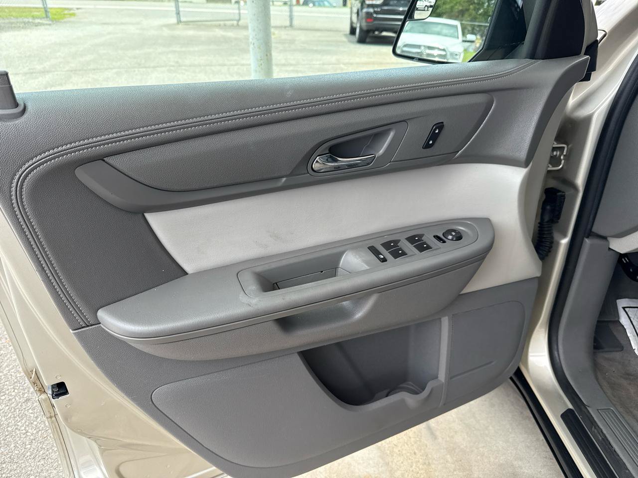 Used 2014 GMC Acadia SLE FWD image 21