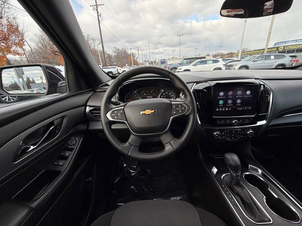 Used 2023 Chevrolet Traverse LT image 17