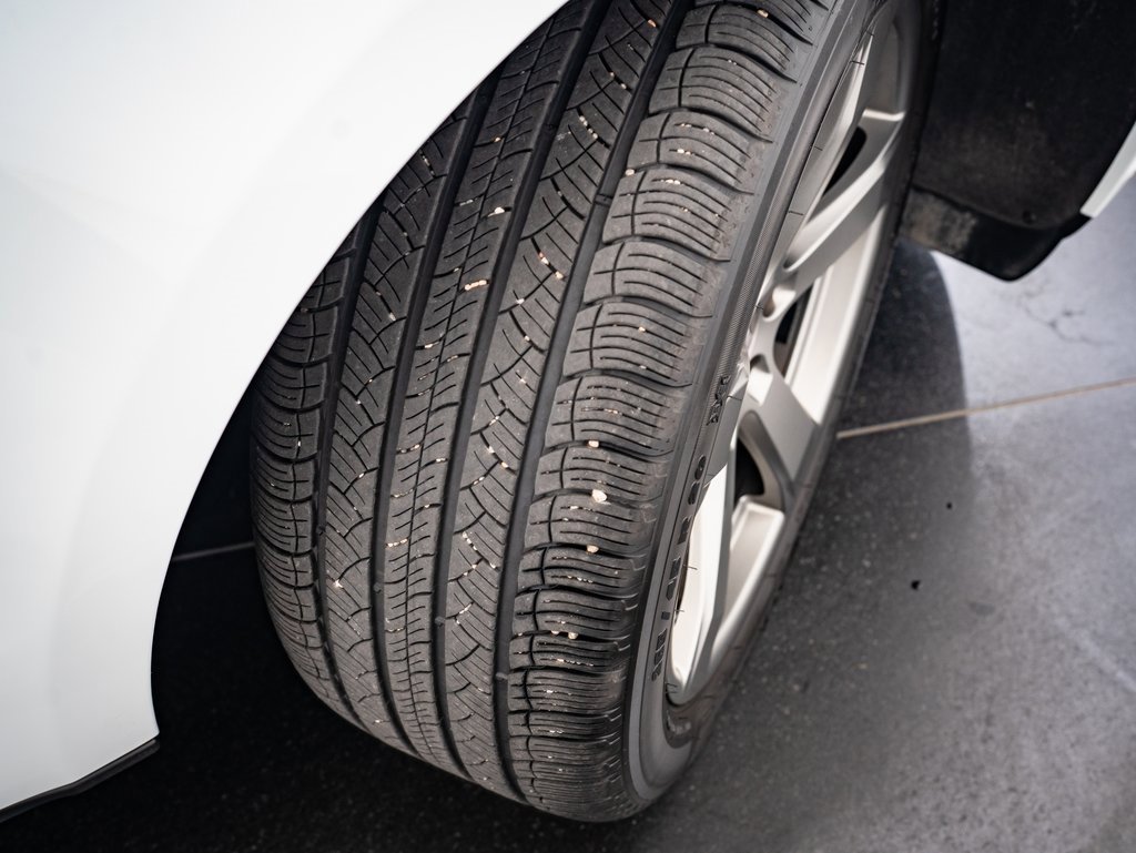 Certified 2024 Porsche Macan image 41