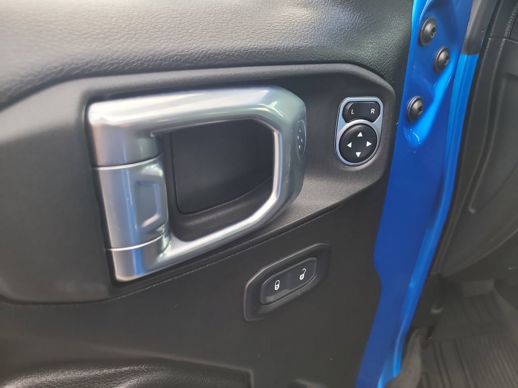 Used 2025 Jeep Gladiator Sport AWD/4WD image 13