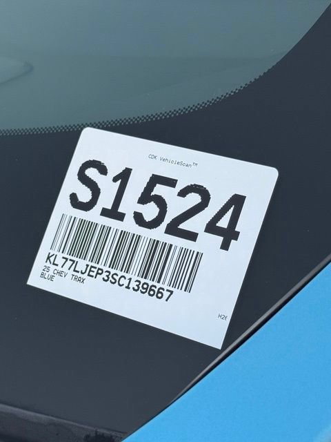 Used 2025 Chevrolet Trax RS w/ Sunroof Package FWD image 32