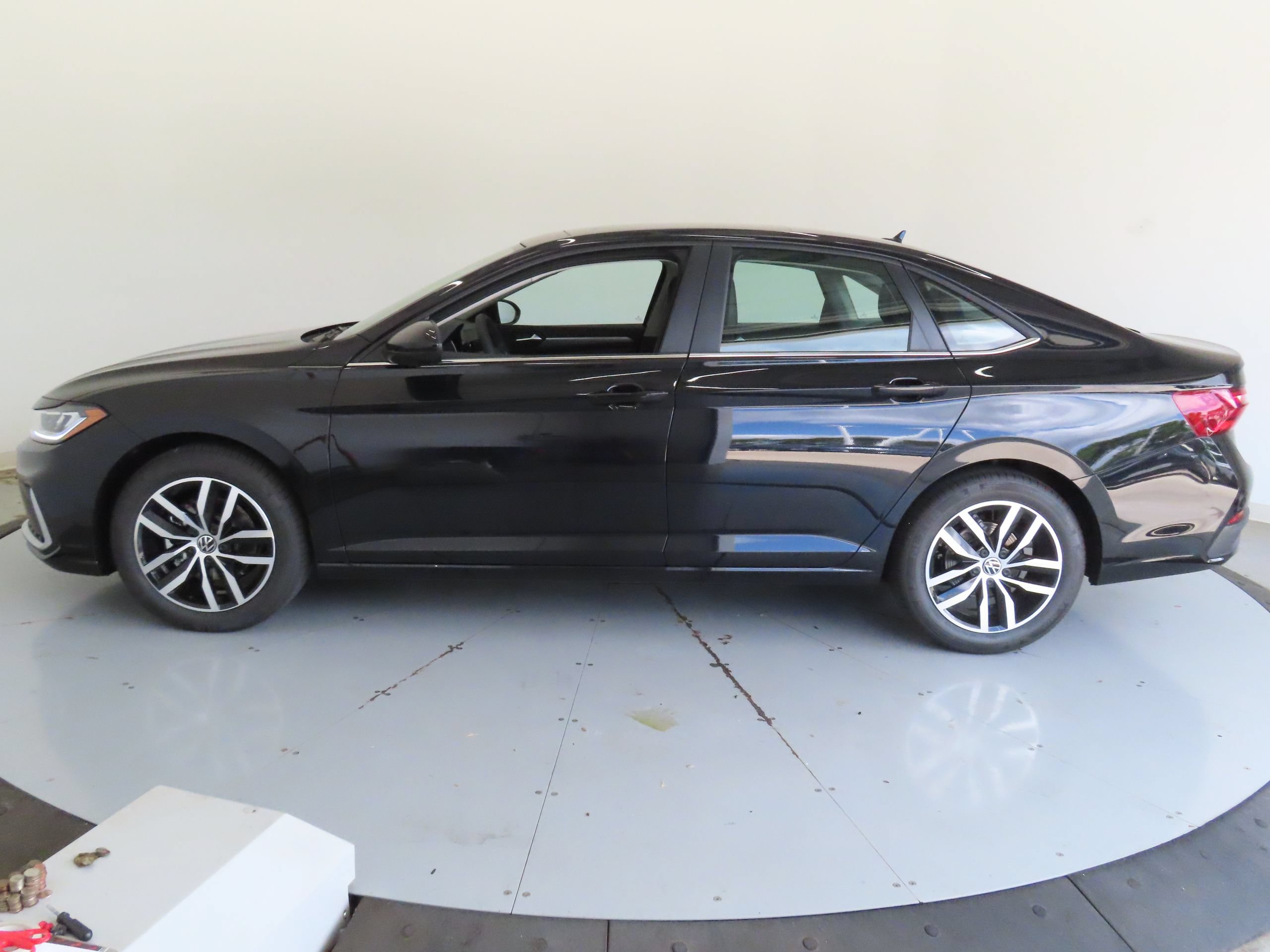 New 2026 Volkswagen Jetta SE FWD image 7