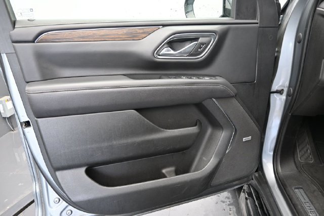 Used 2023 Chevrolet Suburban Premier AWD/4WD image 18