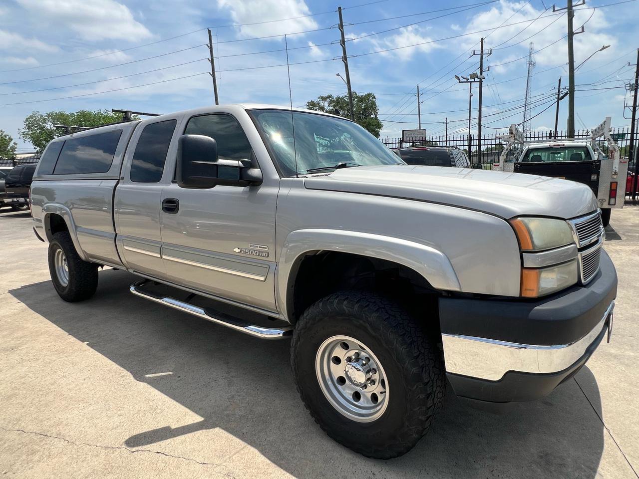 Used 2006 Chevrolet Silverado 2500 LT w/ Heavy-Duty Power Package AWD/4WD image 10