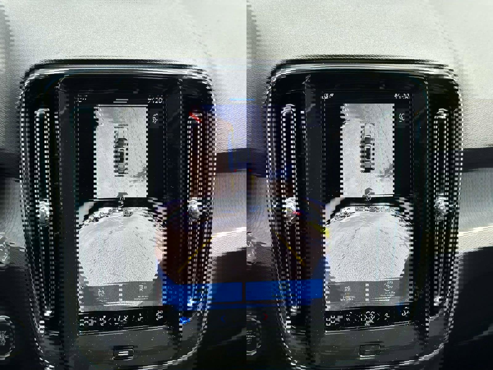 Certified 2025 Volvo XC40 B5 Ultra w/ Climate Package image 4