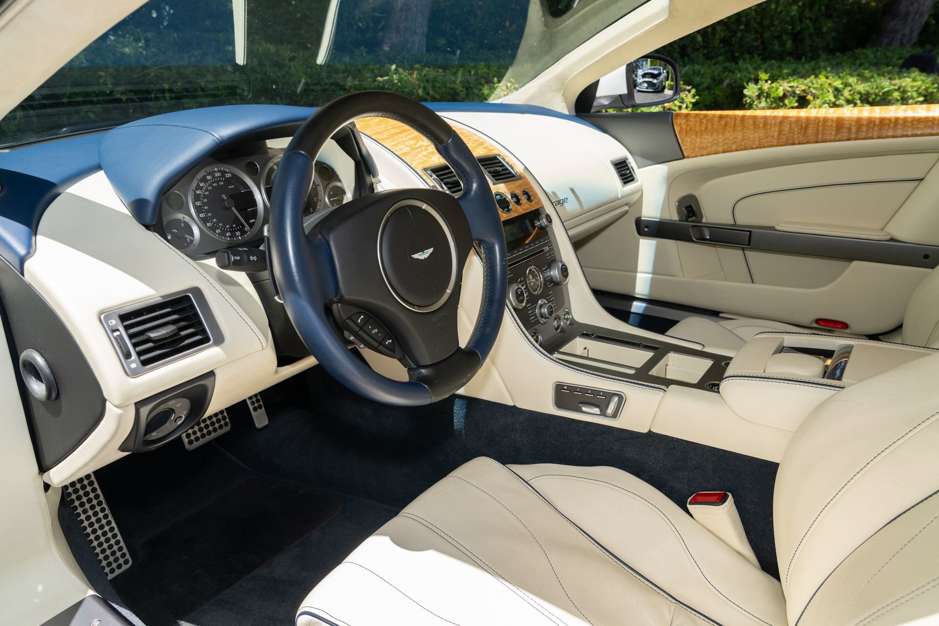 Used 2012 Aston Martin Virage Coupe RWD image 14