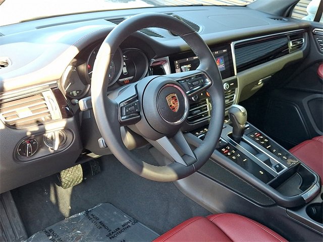 Used 2025 Porsche Macan image 4