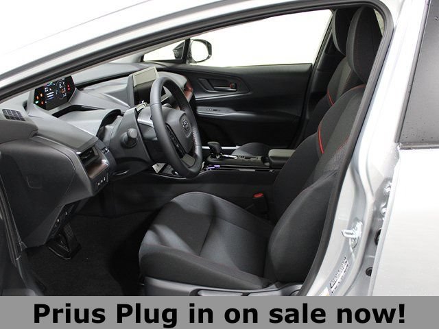 New 2026 Toyota Prius Plug-In Hybrid FWD image 4