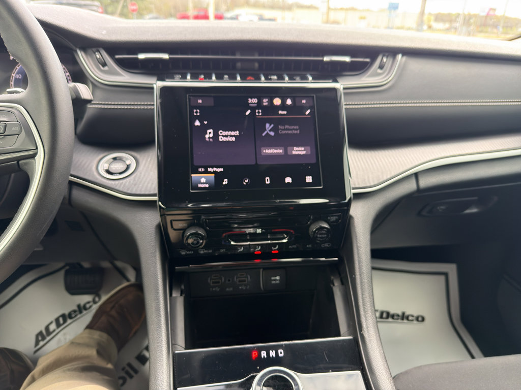 Used 2023 Jeep Grand Cherokee Laredo X image 12