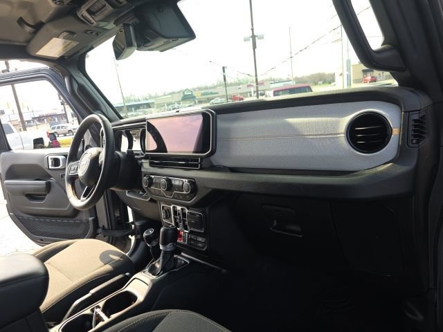 Used 2024 Jeep Gladiator Sport AWD/4WD image 47