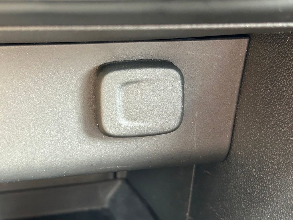 Used 2025 Buick Encore GX Preferred FWD image 25