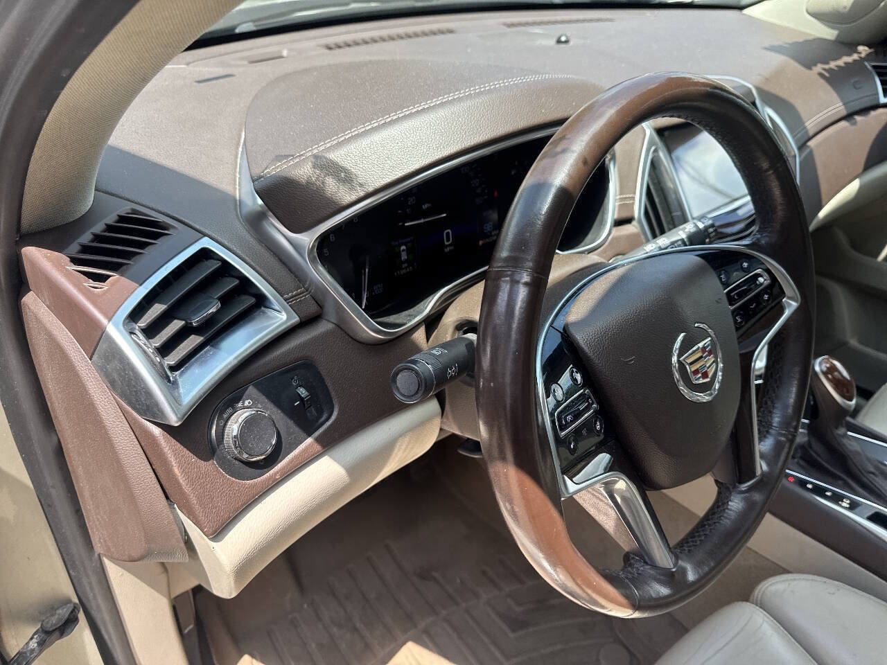 Used 2015 Cadillac SRX Luxury w/ Driver Awareness Package AWD/4WD image 14