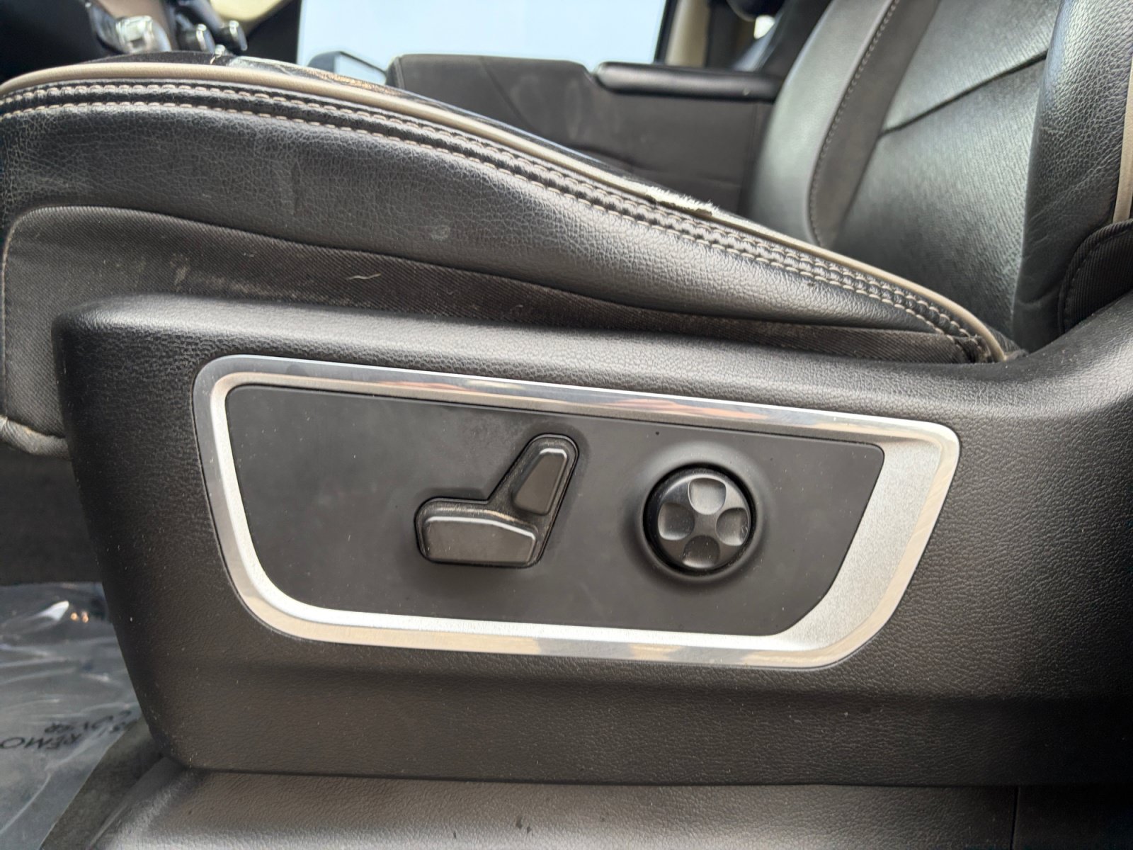 Used 2021 RAM 1500 Laramie AWD/4WD image 15