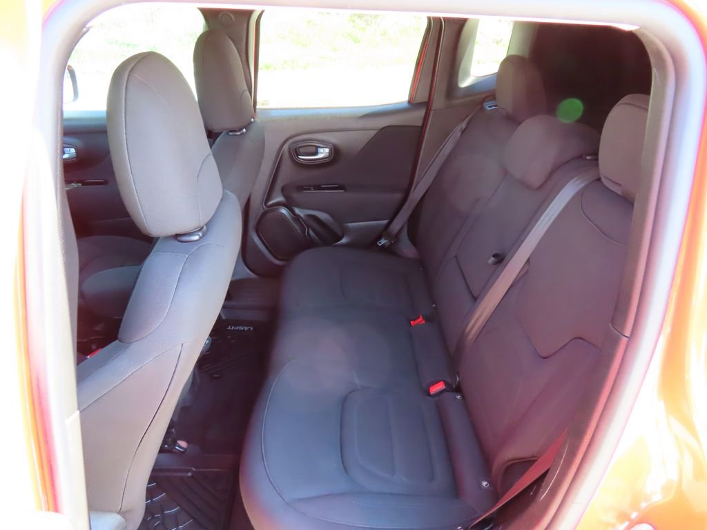 Used 2019 Jeep Renegade Latitude AWD/4WD image 22